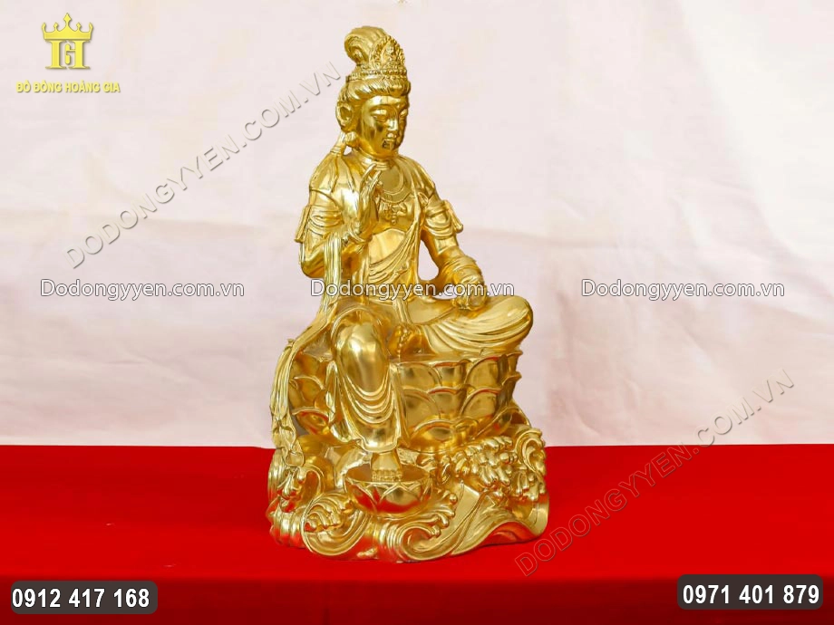 Toàn bộ bề mặt bên ngoài được mạ vàng 24K sang trọng